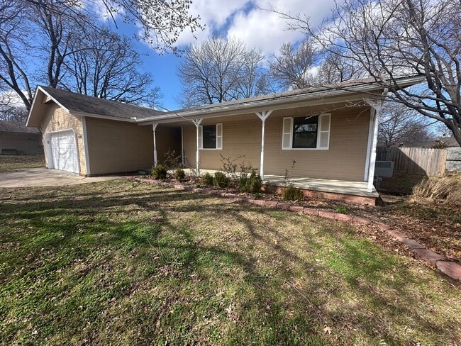 Photo - For lease: 3 Bed, 2 Bath Home in Northeast Joplin, MO - $1650.00/Mo| Indoor Storm Shelter/Fenced ...