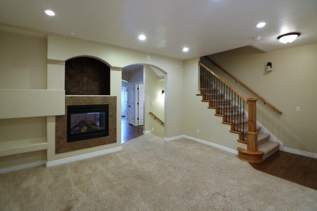 Photo - Beautiful Harvest Park Mapleton Townhouse