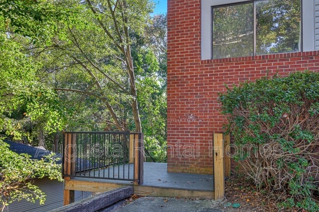 Photo - 2806 Thomas Ln