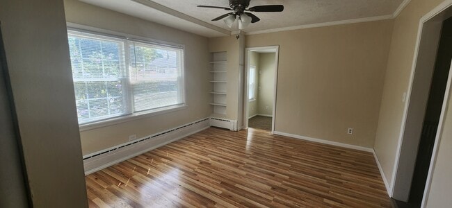 Building Photo - 2137 Columbus Ave Unit Lower Rental