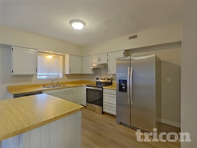 Photo - 2435 Shawnee Dr