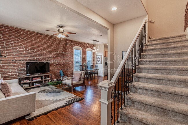 Photo - 3033 Welton St