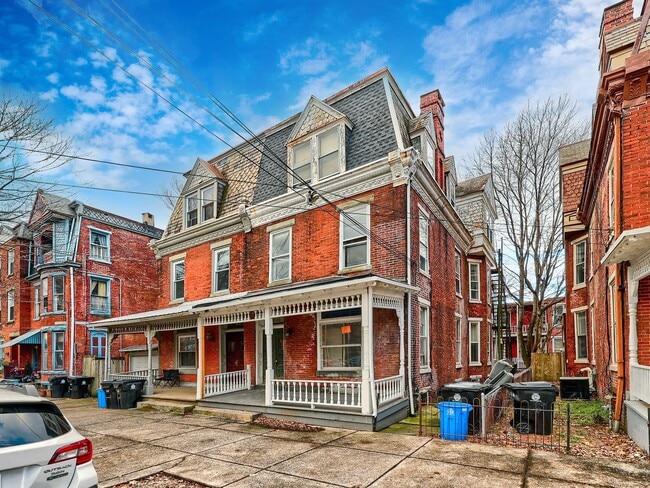 Building Photo - 1528 Green St Unit 1 Rental