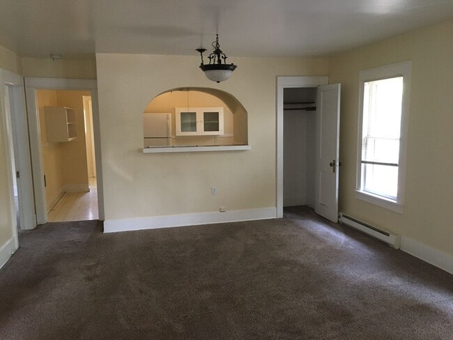 Photo - East Eugene Cottage ~ Campus ~ Fenced back/front yards ~ Off Street Parking