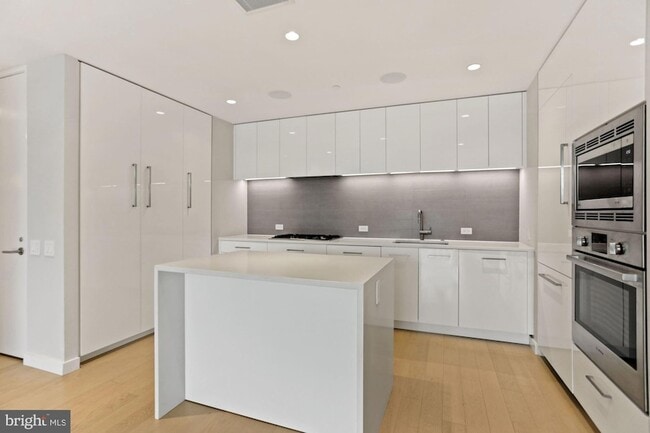 Photo - 1111 24th St NW Unit 85