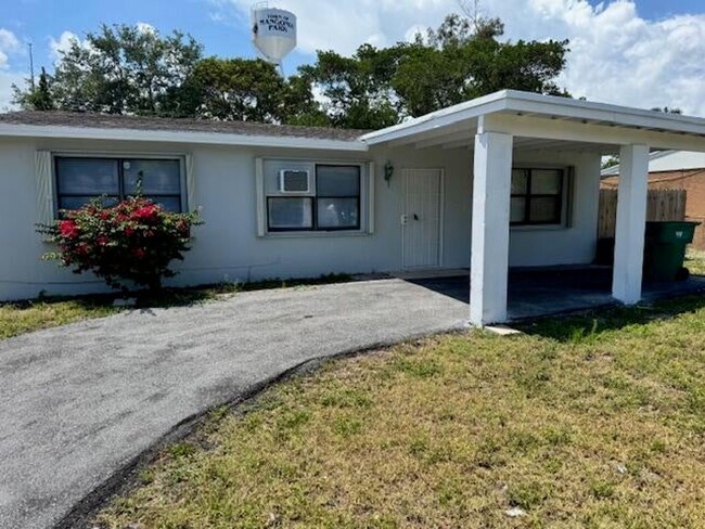 Single Family Home in Mangonia Park w/ Lar... - Single Family Home in Mangonia Park w/ Lar...