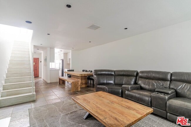 Photo - 5820 Yolanda Ave Unit 5