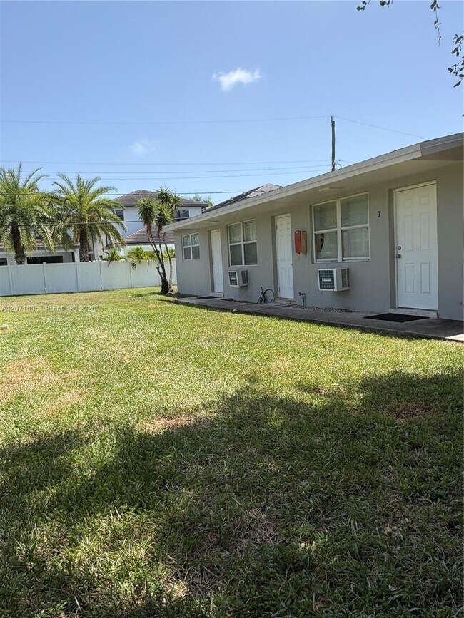 Photo - 5080 SW 26th Ave Unit 2
