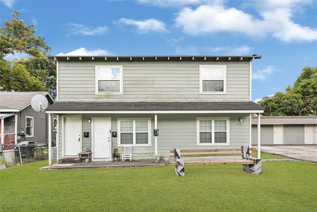 Building Photo - 906 Westford St Rental