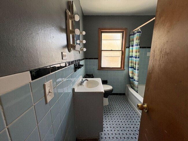 Photo - 16914 Maple Heights Blvd