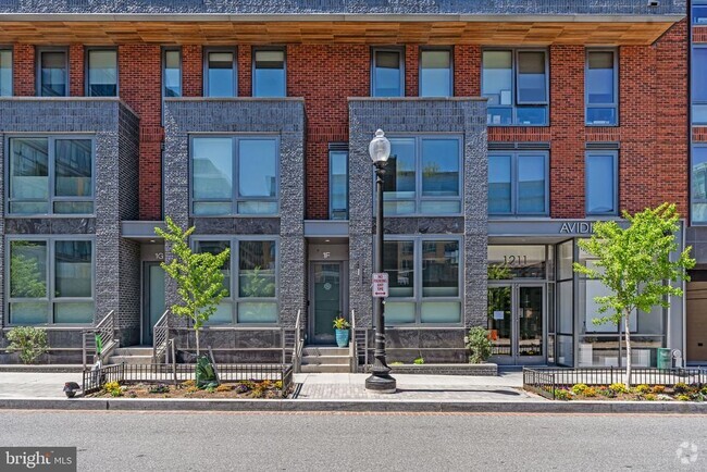 Building Photo - 1211 Van St SE Unit TH-1F Rental