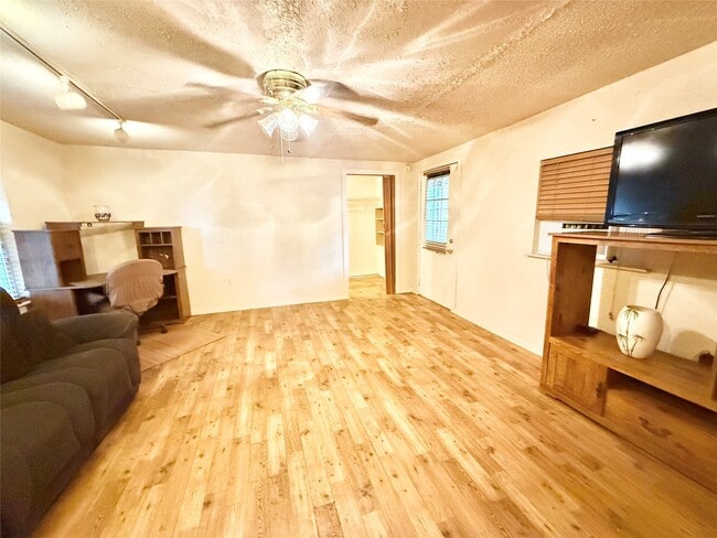 Building Photo - 2501 Shady Creek Ln Rental