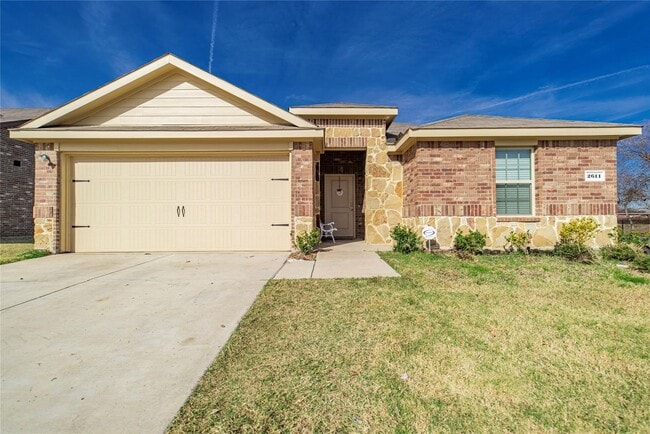 Over looks the greenbelt and neighborhood ... - Over looks the greenbelt and neighborhood ... House