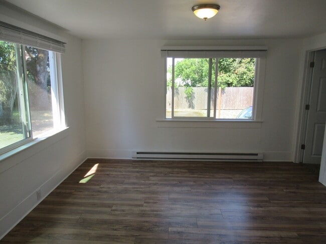 Building Photo - Large Two Bedroom House Unit D