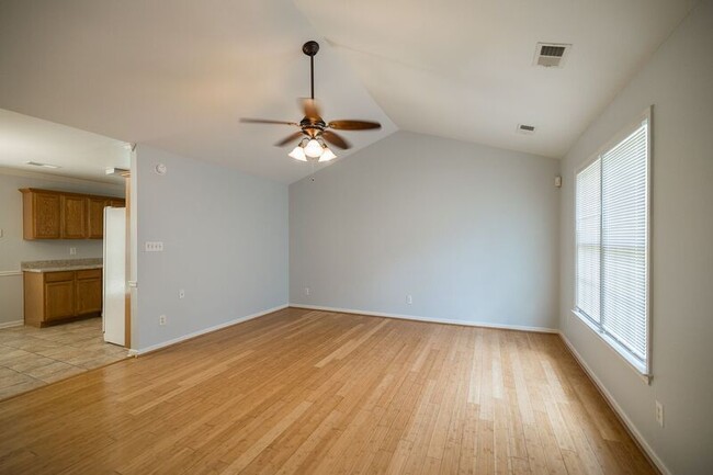 Photo - 120 Spring Lake Point