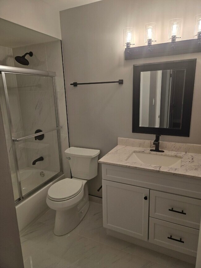 Photo - 456 W Inverrary Ln