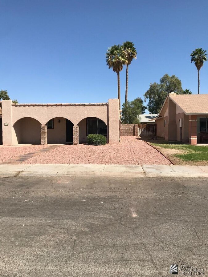 Photo - 1424 E Sunset Ct House