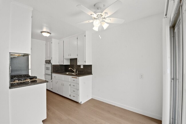 Photo - 1550 S Saltair Ave Unidad 6