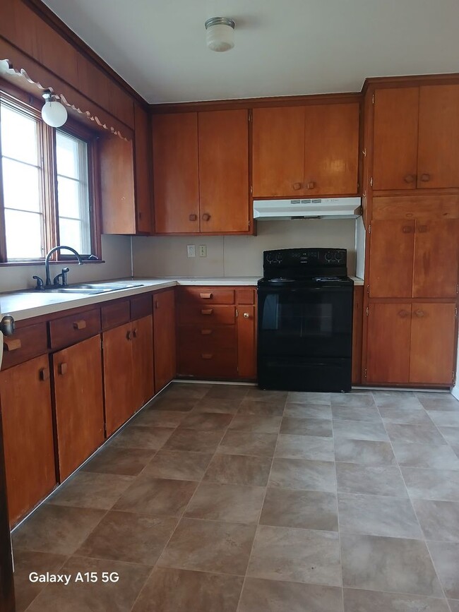 Photo - A charming 3 Bed 1 1/2 Bath House