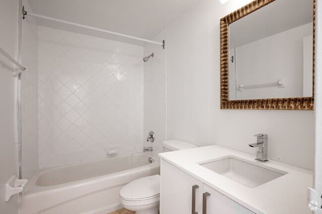 Studio - 380 pi² - Salle de bain - 18 Brownlow