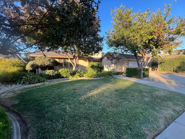 Photo - Single story home located in Lakewood Elementary School District!
