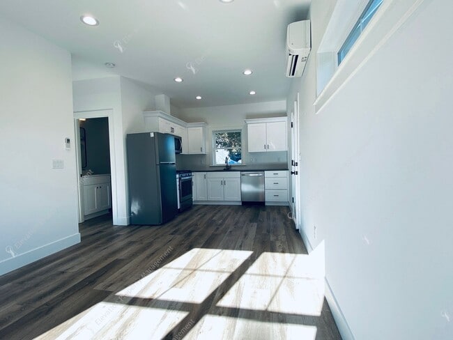 Photo - Modern 1 BR ADU near Downtown Bend - utili...