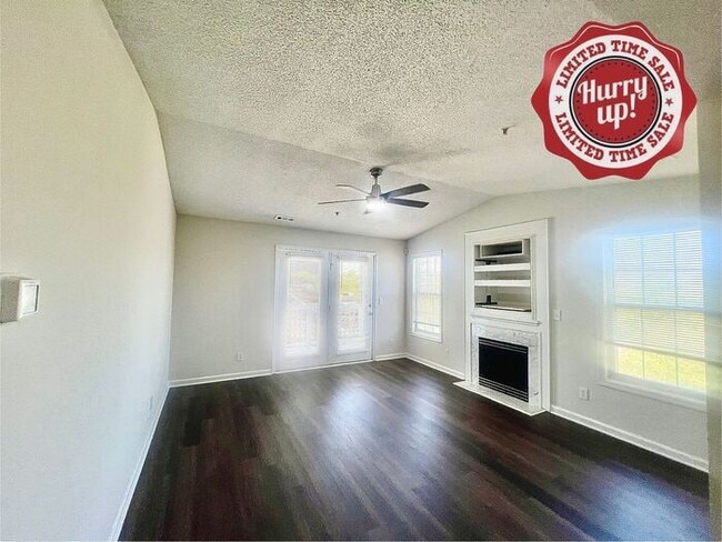 Building Photo - RENT SPECIAL! Freshly Painted! New Luxury ... Rental