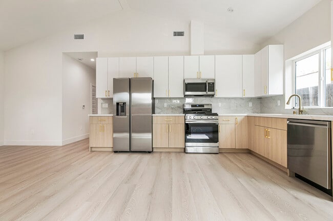 Photo - 914 Geneva St