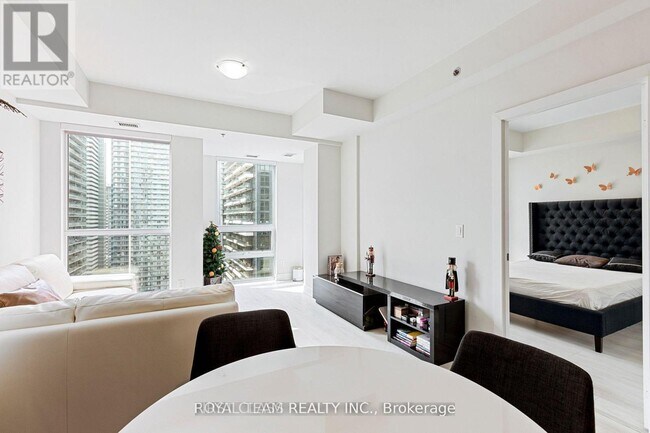 Photo - 318 Richmond St W Unit 2408