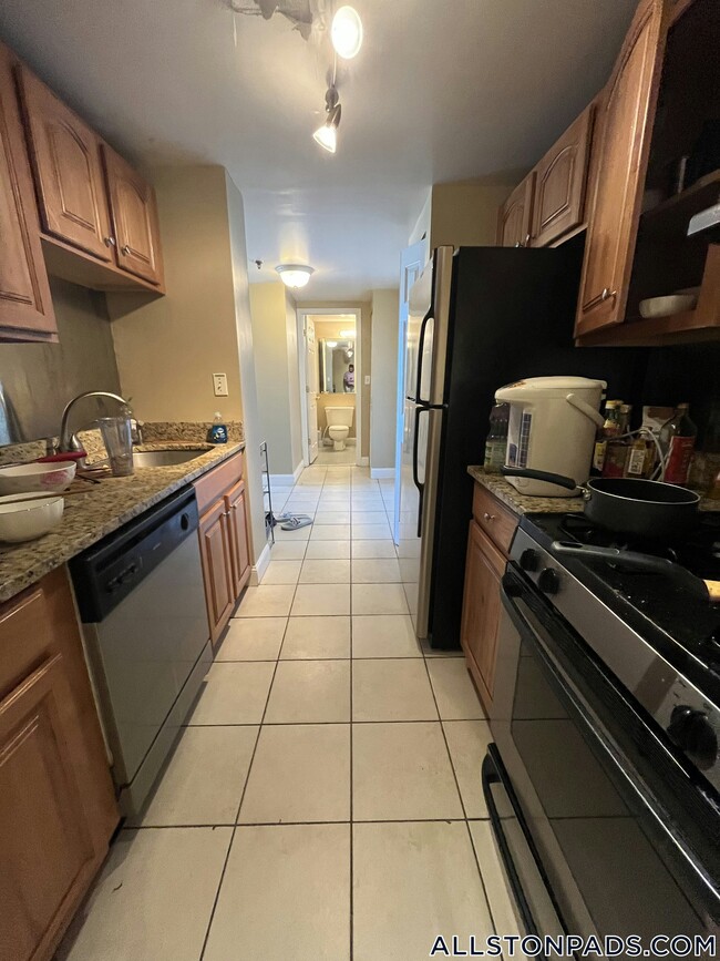 Photo - 15 N Beacon St Unidad 503