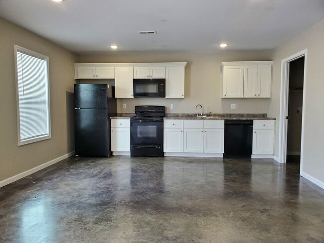 Photo - 3 Bedroom, 1 Bath House Unit White House 200
