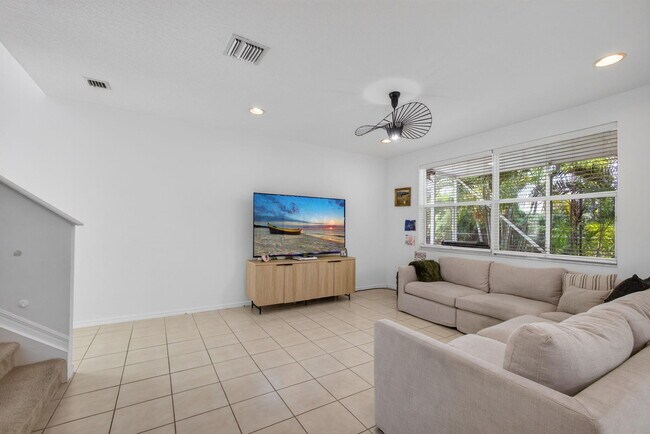 9181 Villa Palma Ln