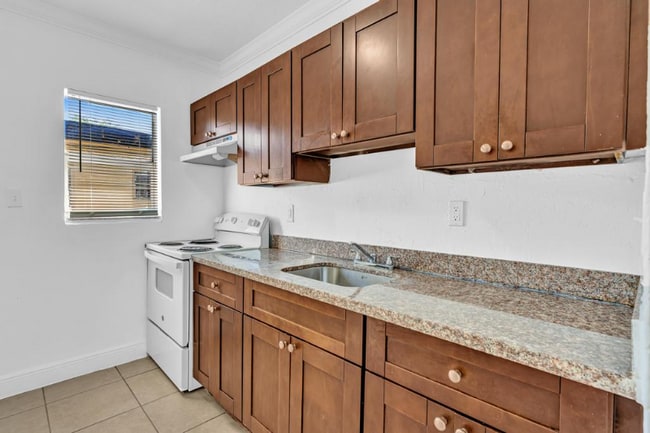 Photo - 717 NW 14th Terrace Unidad 1