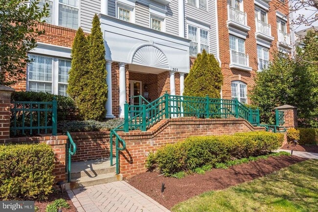 Building Photo - 303 Redland Blvd Unit 305