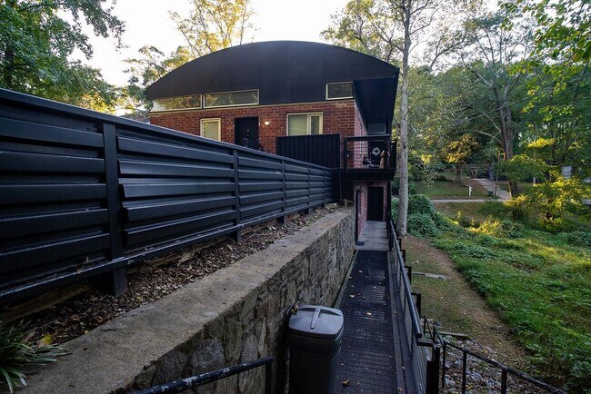 Photo - 15 Burbank Dr SW