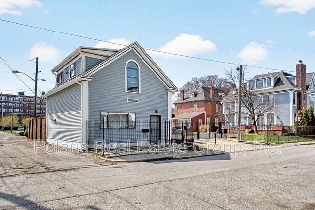 Photo - 145 E 14th St