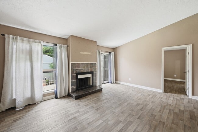 Building Photo - 9707 Richmond Ave Unit 16