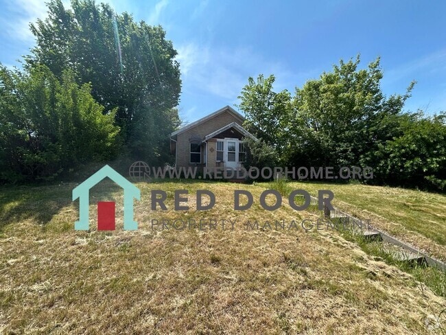 Building Photo - Spacious 2-Bedroom Home with Yard – Pet Fr...