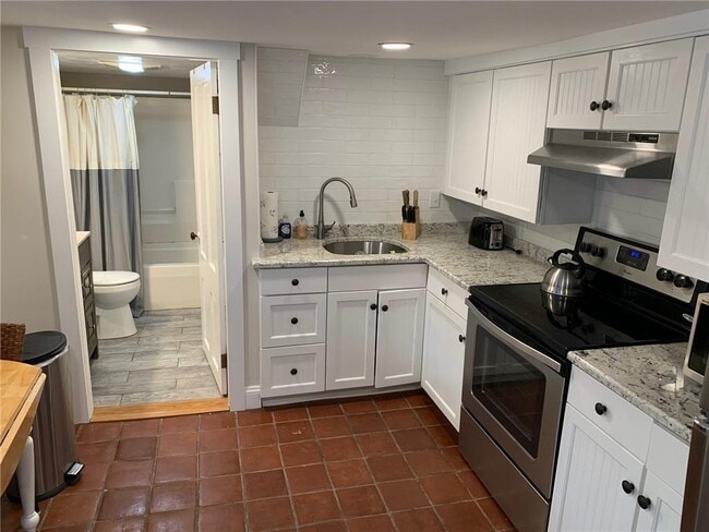 Building Photo - 21 Pope St Unit 1 Rental