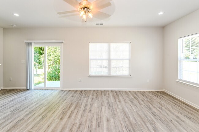 Photo - 5613 Phillips St