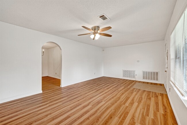 Photo - 7426 Miley St
