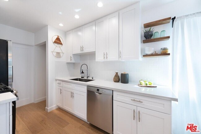 Kitchen - 818 Pacific Ave Unit 1