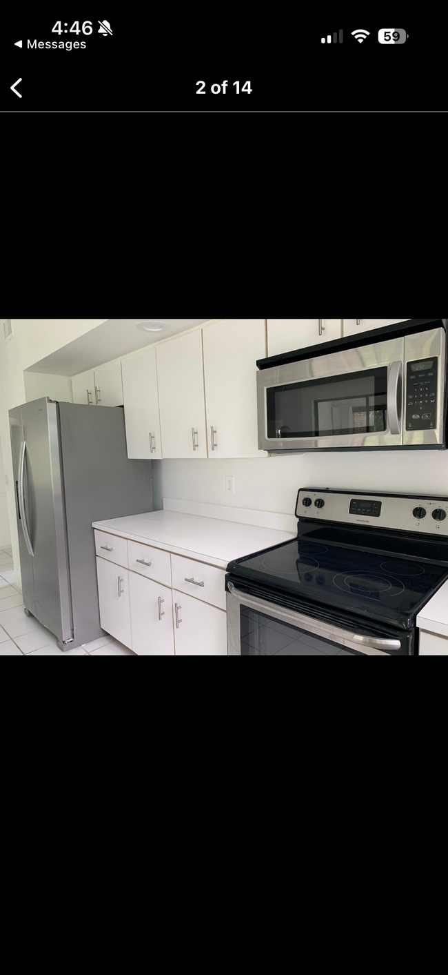 Large kitchen - 8073 Aberdeen Dr Unit 101