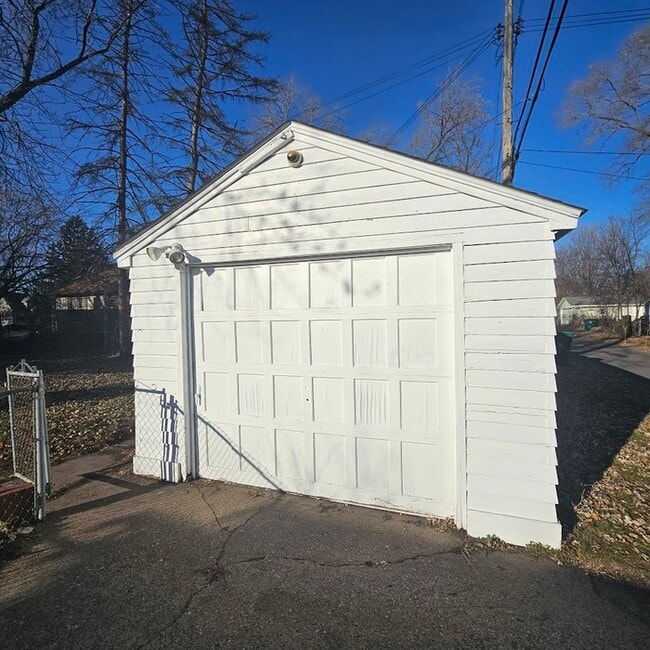 Photo - 5310 Knox Ave N