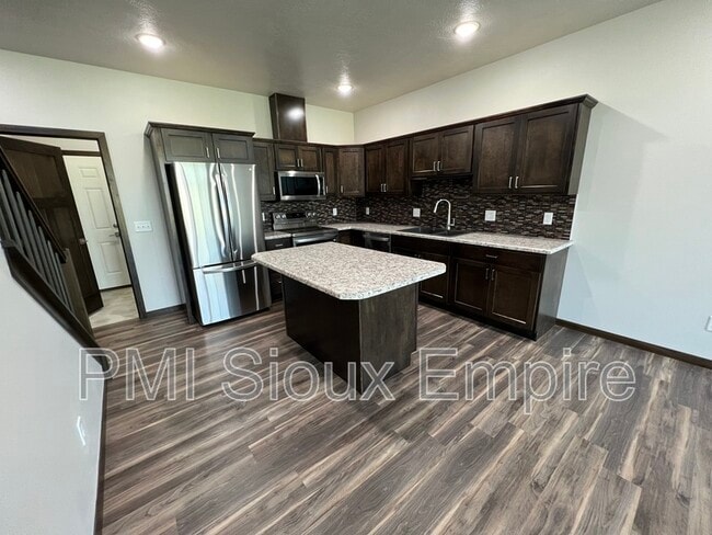 6171 S Alki Pl