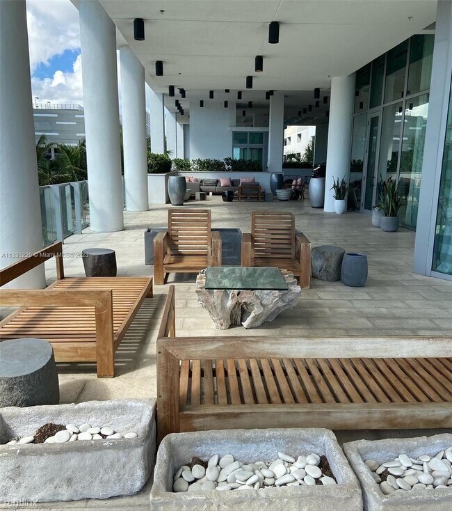 Photo - 1 br, 2 bath Condo - 2900 NE 7th Ave