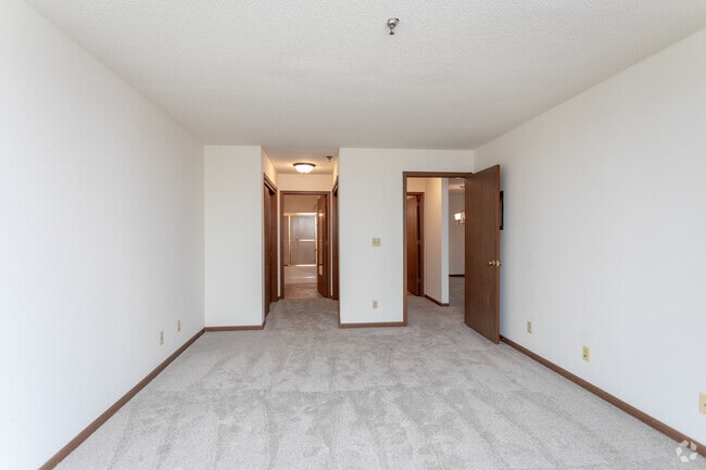 1BR, 1BA - 1,090SF