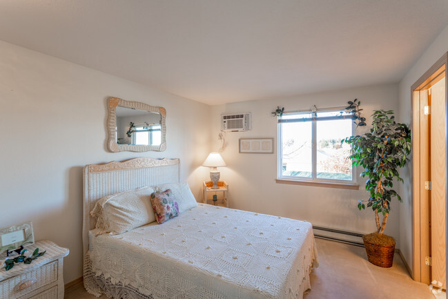 1BR, 1BA - 660 SF - Cedar Springs Estates IV Apartments