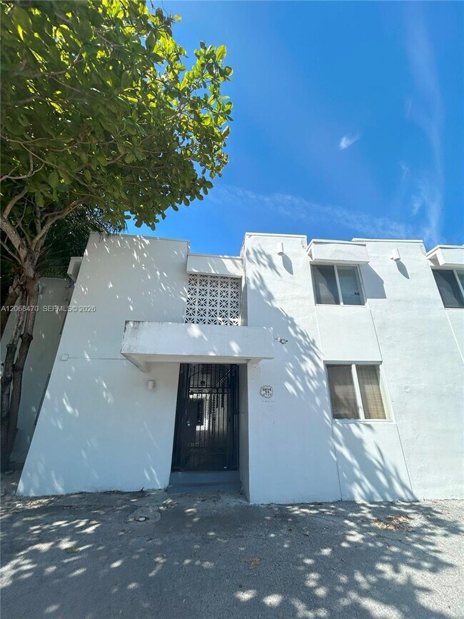 Photo - 5814 NE 4th Ct Unit 7