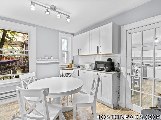 Building Photo - 42 William St